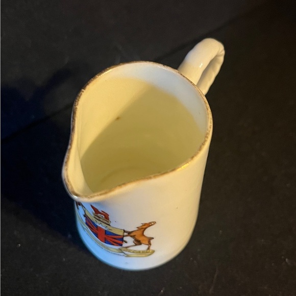Vintage Crested Ware Ceramic Creamer with British Columbia Seal - Picture 6 of 7